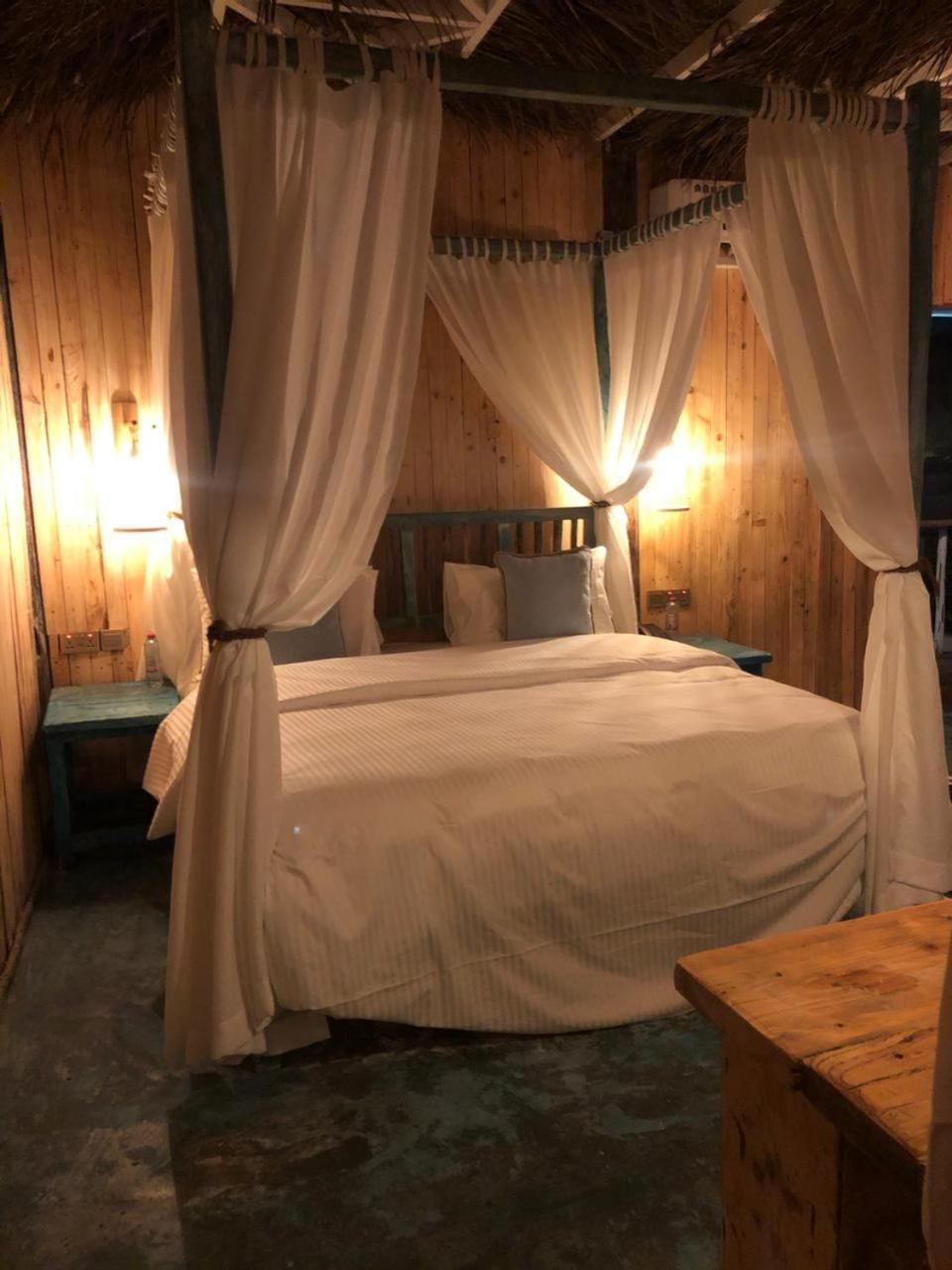 Banan Resort *